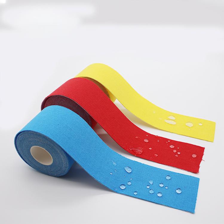Hypoallergene kinesiologie tape voor een gevoelige huid